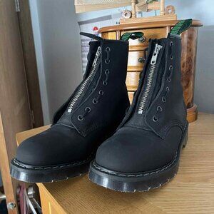 Solovair Black Greasy 8 Eye Derby Boot size 8.5 with Solovair brand zip guards